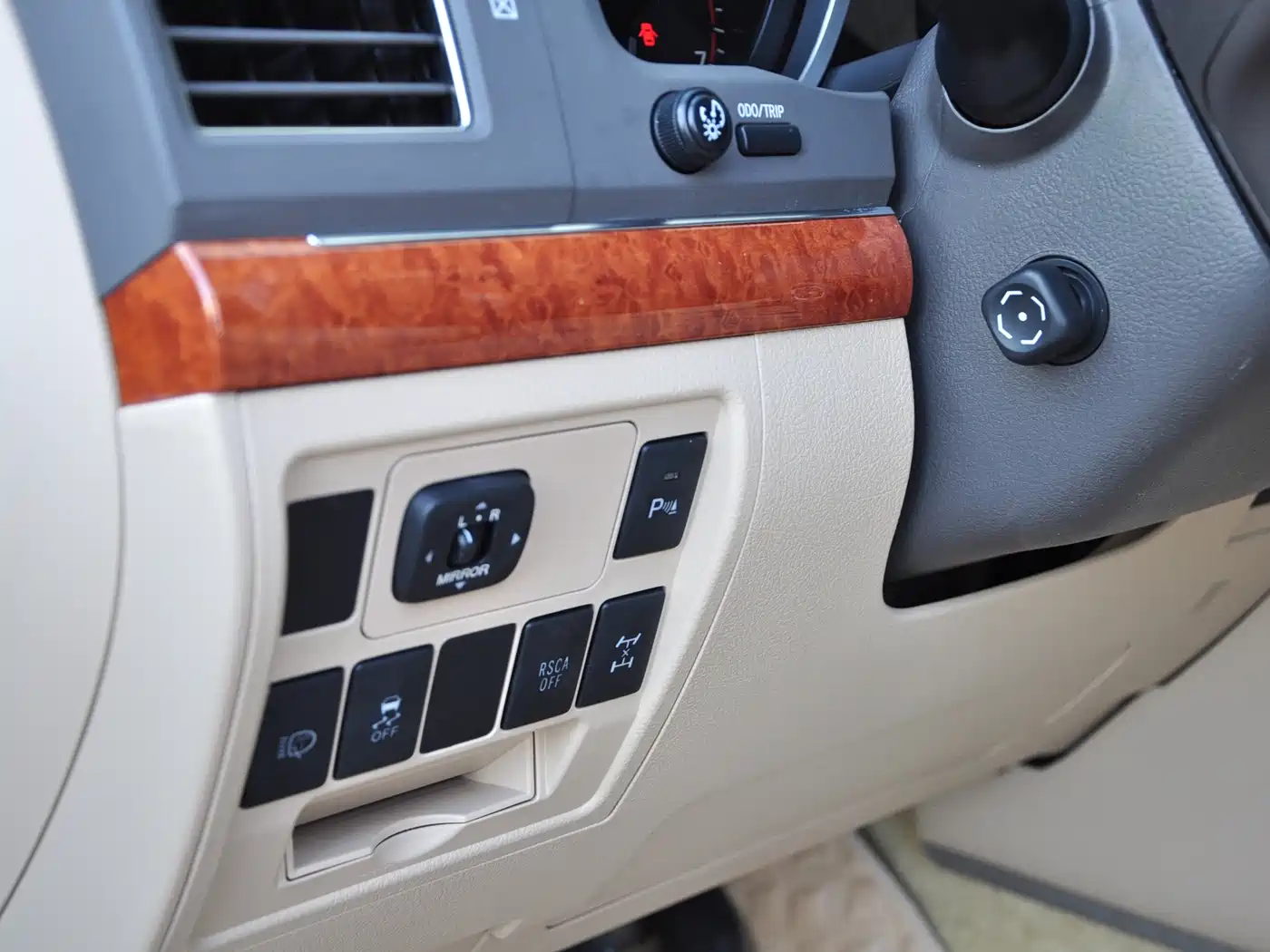Toyota Land Cruiser 2012 4.6L Automatic VX фото 14