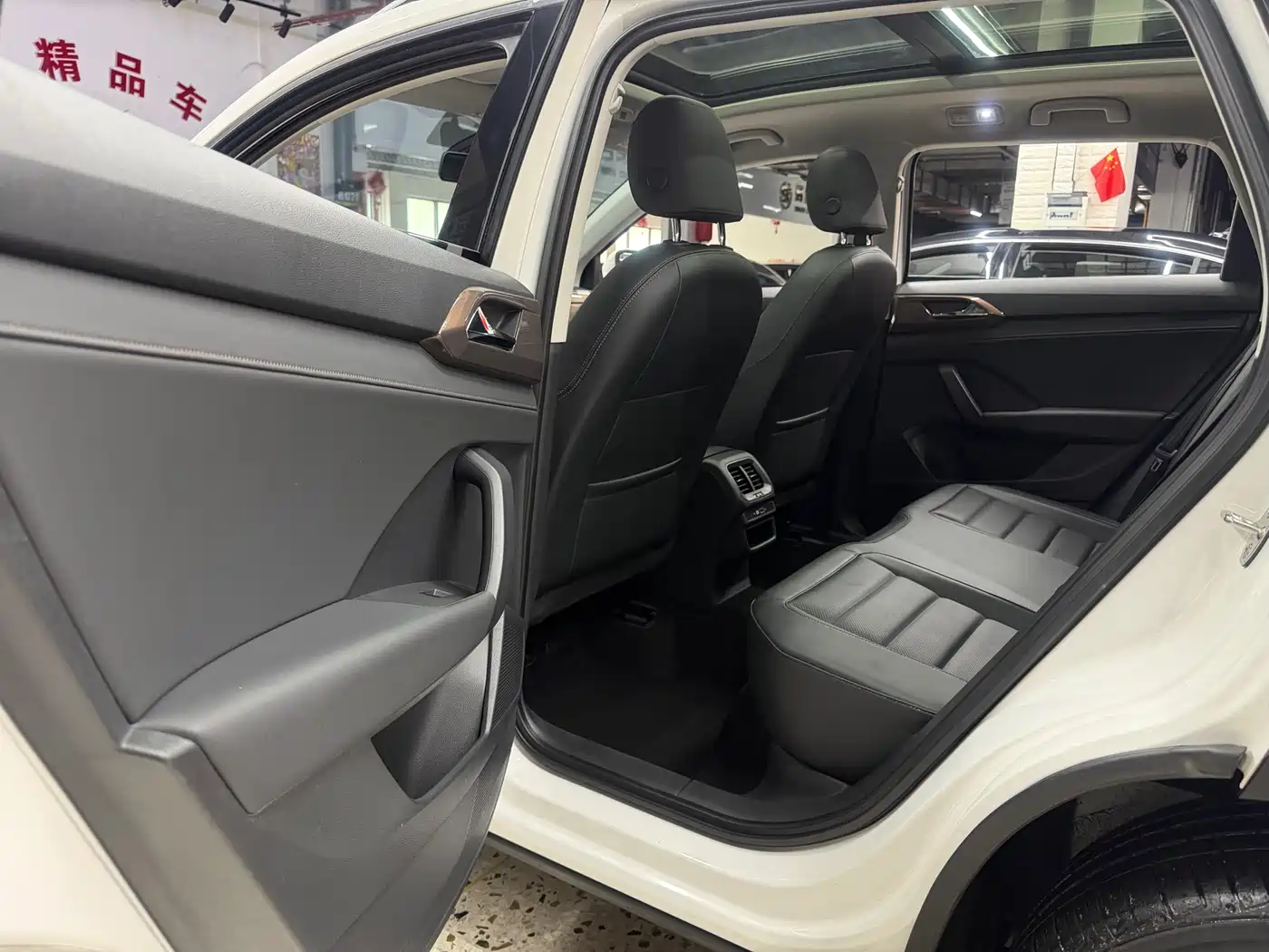 Volkswagen Tharu 2022 280TSI FWD Luxury Edition фото 18