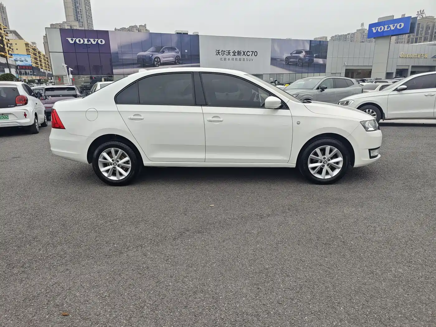 Škoda Rapid 2015 1.6L Manual Smart Selection фото 3