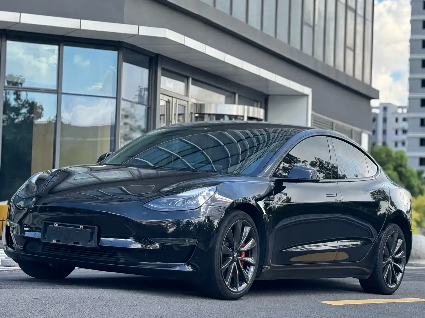 TESLA MODEL 3