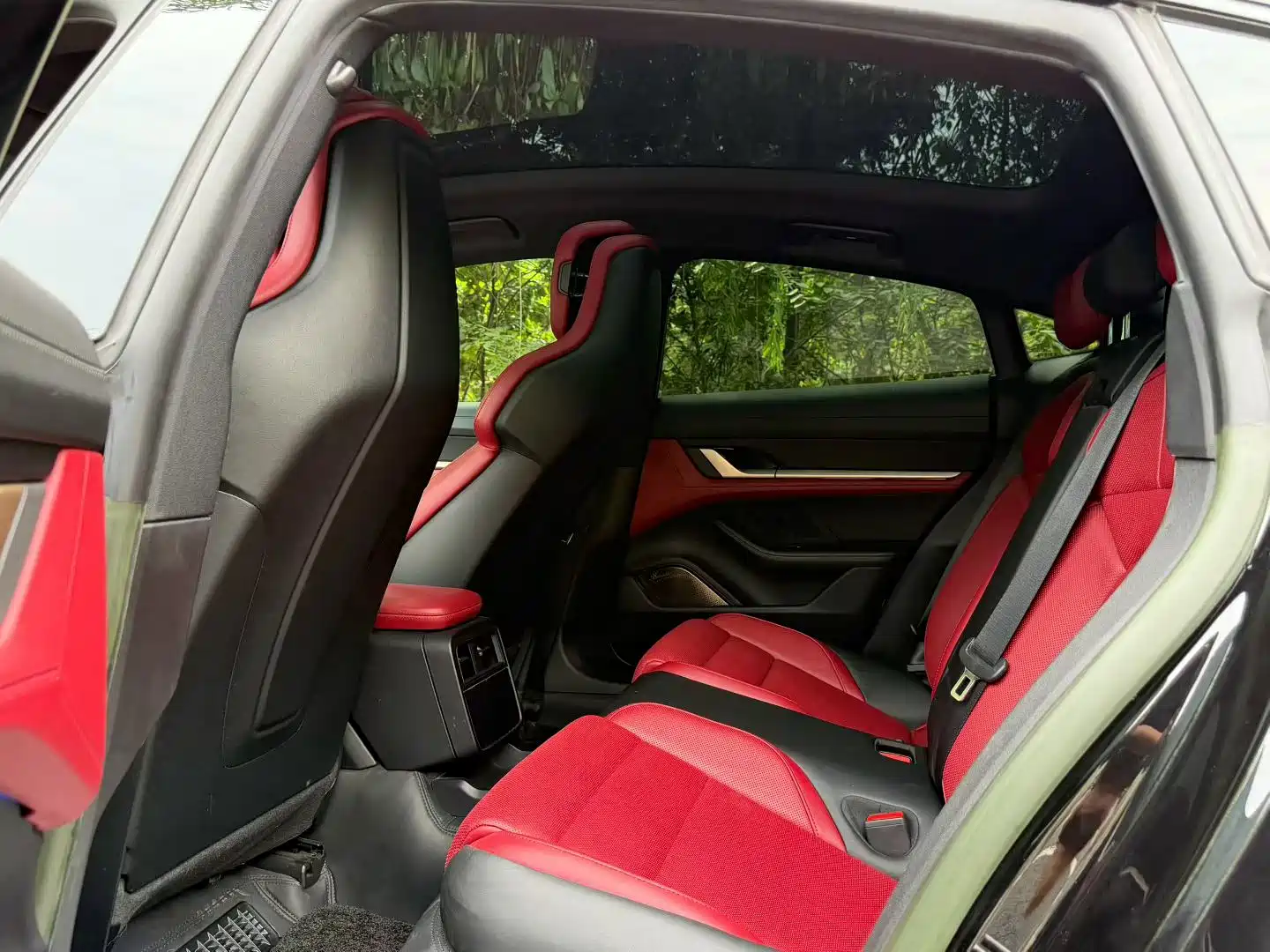 Фото 8 - Porsche Taycan