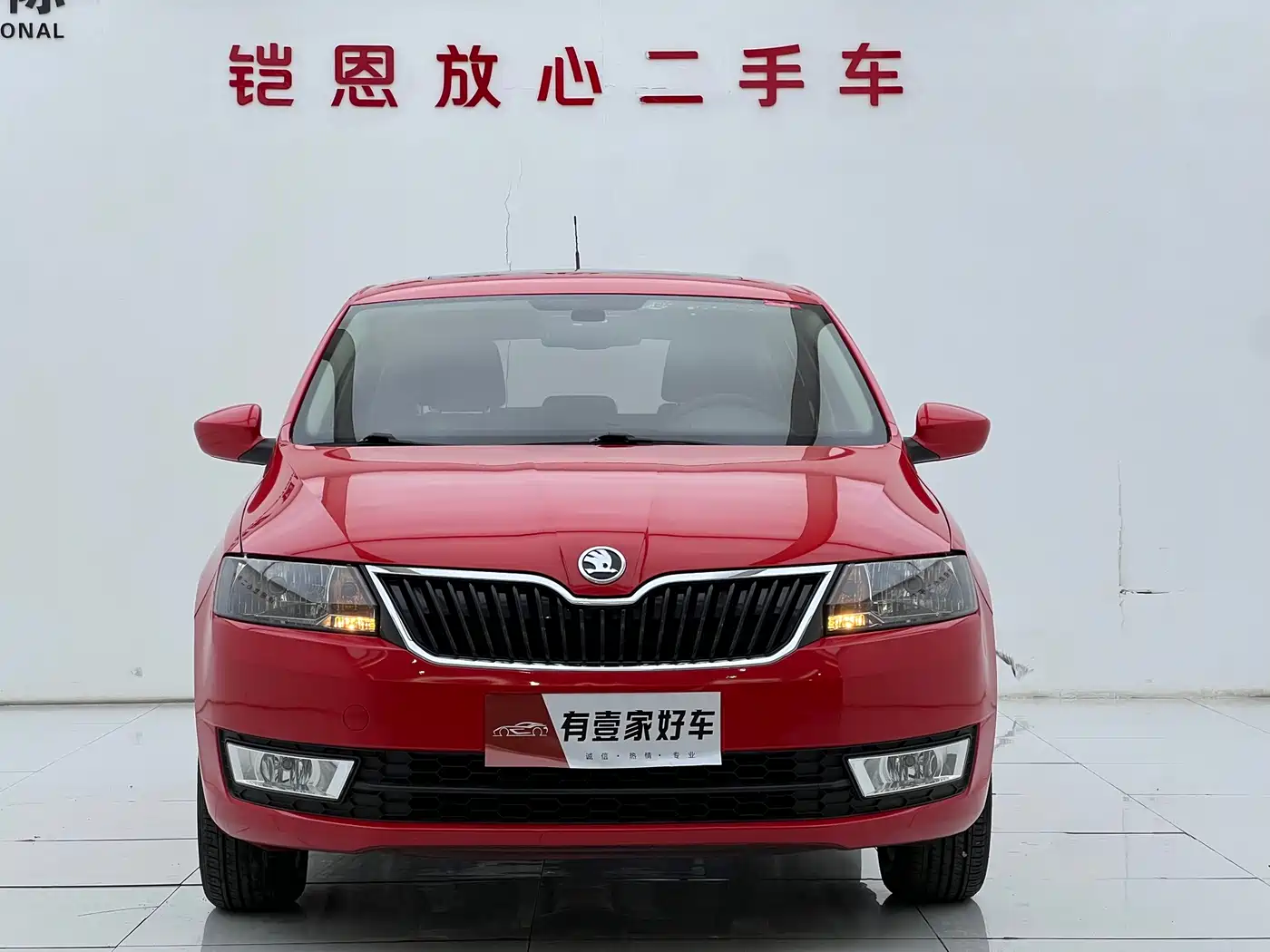 Škoda Skoda Rapid Spaceback 2016 Facelift 1.6L Automatic Innovation Edition фото 2