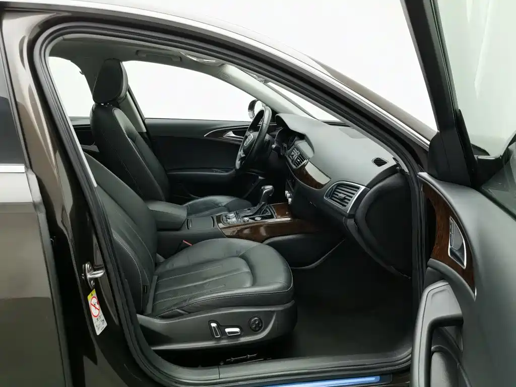 Фото 23 - Audi A6L