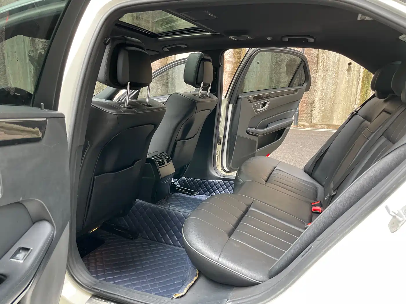 Mercedes-Benz E-Class 2015 E 260 L Sport фото 12