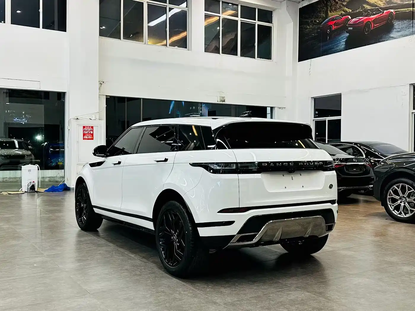Land Rover Range Rover Evoque 2022 Facelift Range Rover Evoque L 249PS R-Dynamic Luxury фото 4