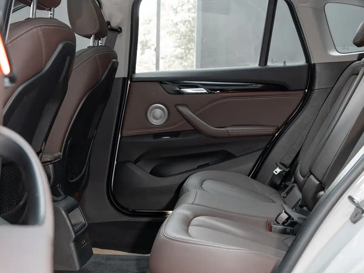 BMW X1 2022 sDrive20Li Fashion фото 13