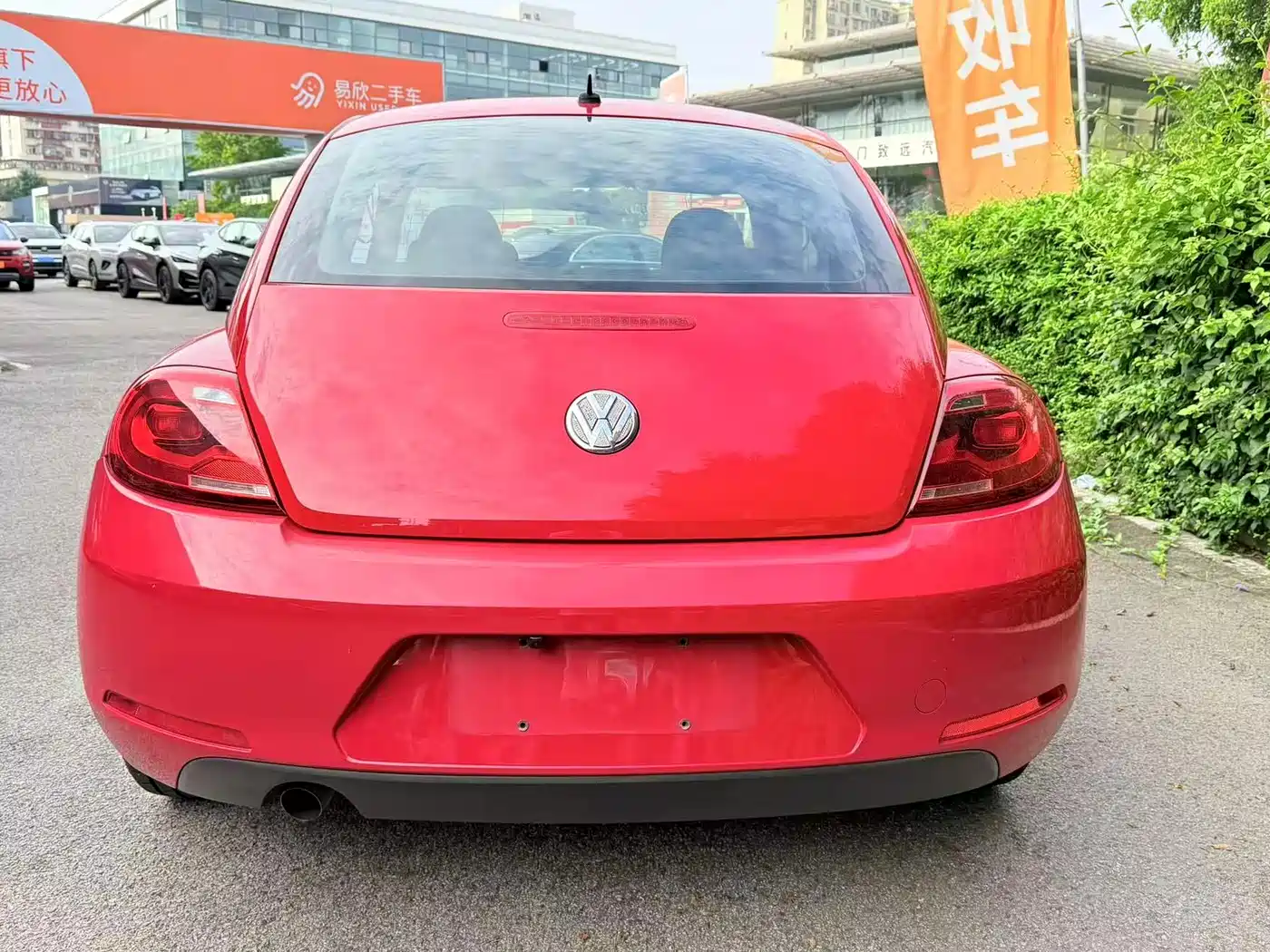 Volkswagen Beetle 2016 Model 180TSI Club Edition фото 8