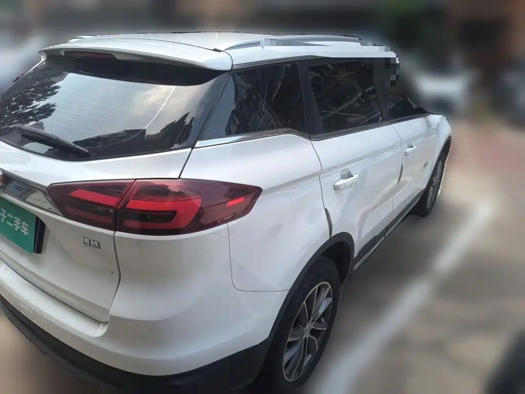 Фото 6 - Geely Boyue