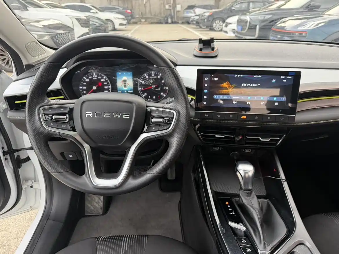 Фото 5 - Roewe i5