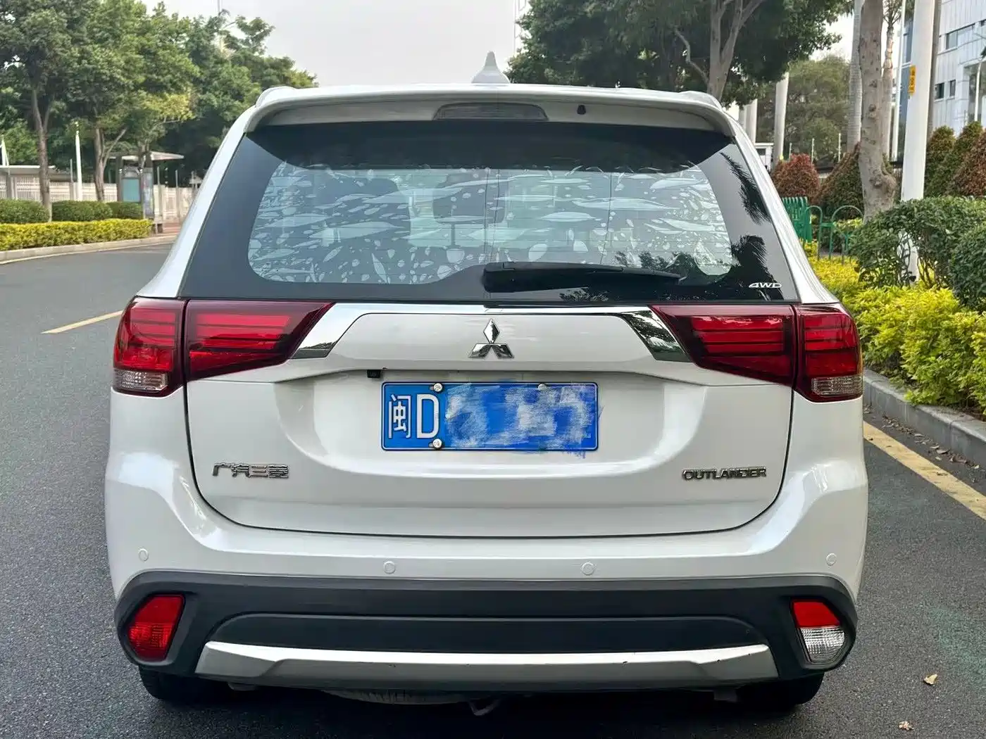 MITSUBISHI OUTLANDER