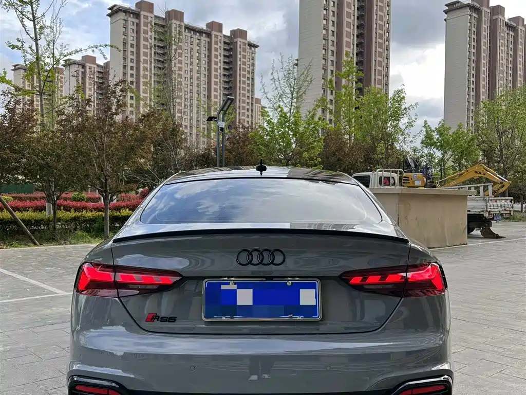 Audi RS 5 2022 RS 5 2.9T Sportback Dark Gold Edition фото 4