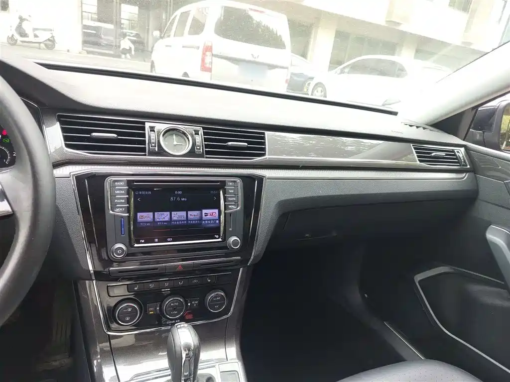 Volkswagen Passat 2016 330TSI DSG Executive Edition фото 6