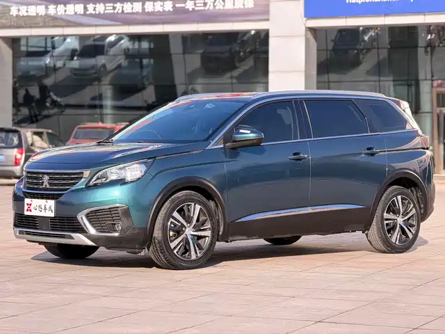 PEUGEOT 5008
