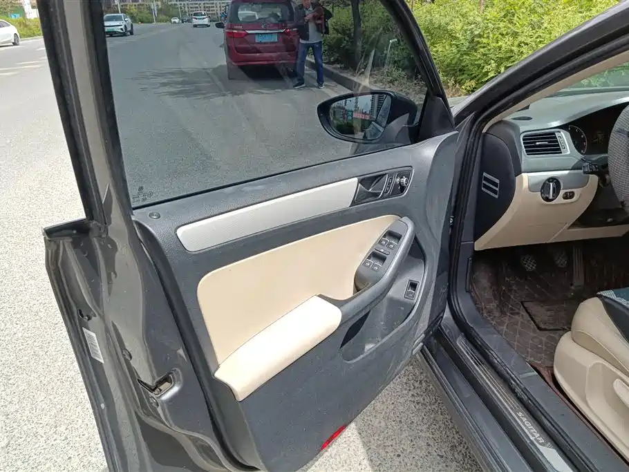 Volkswagen Sagitar 2014 1.6L Manual Comfort фото 7