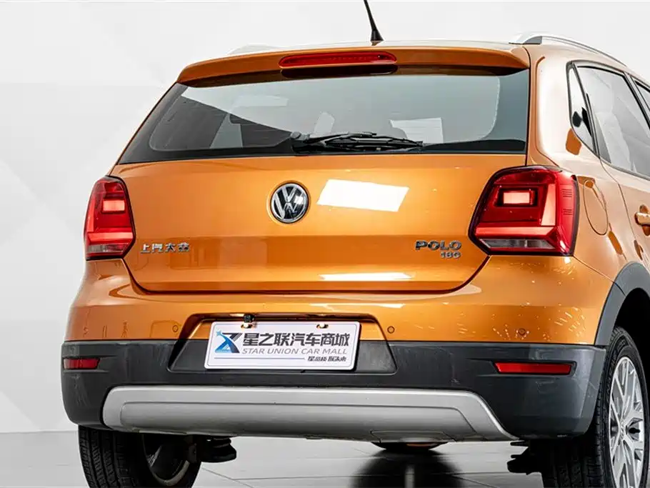 Volkswagen Polo 2016 1.6L Cross Polo Automatic фото 7
