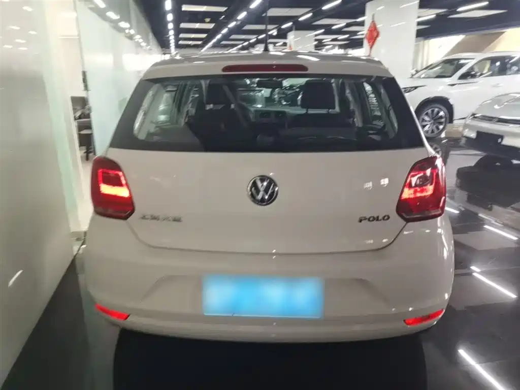 Volkswagen Polo 2014 1.4L Manual Trend Edition фото 6