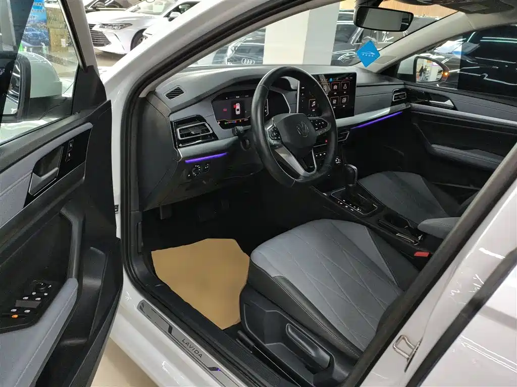 Volkswagen Lavida 2023 1.5L Auto Luxury Edition фото 16