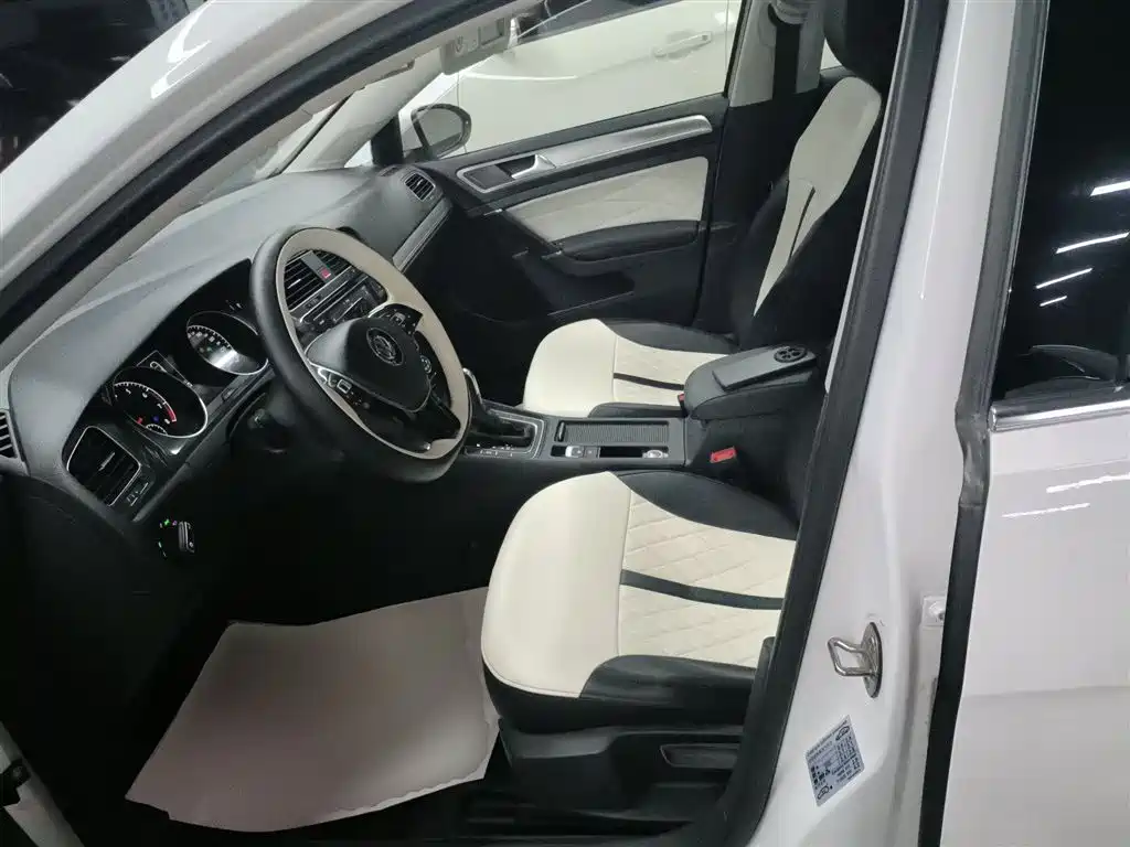 Volkswagen Golf 2018 230TSI Automatic Comfort фото 15