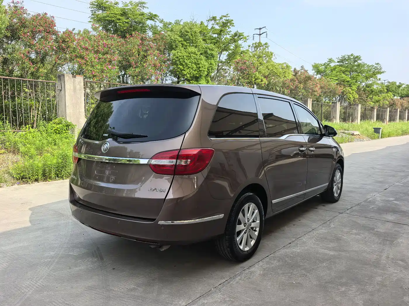 Buick GL8 2018 28T Premium Model China VI фото 5