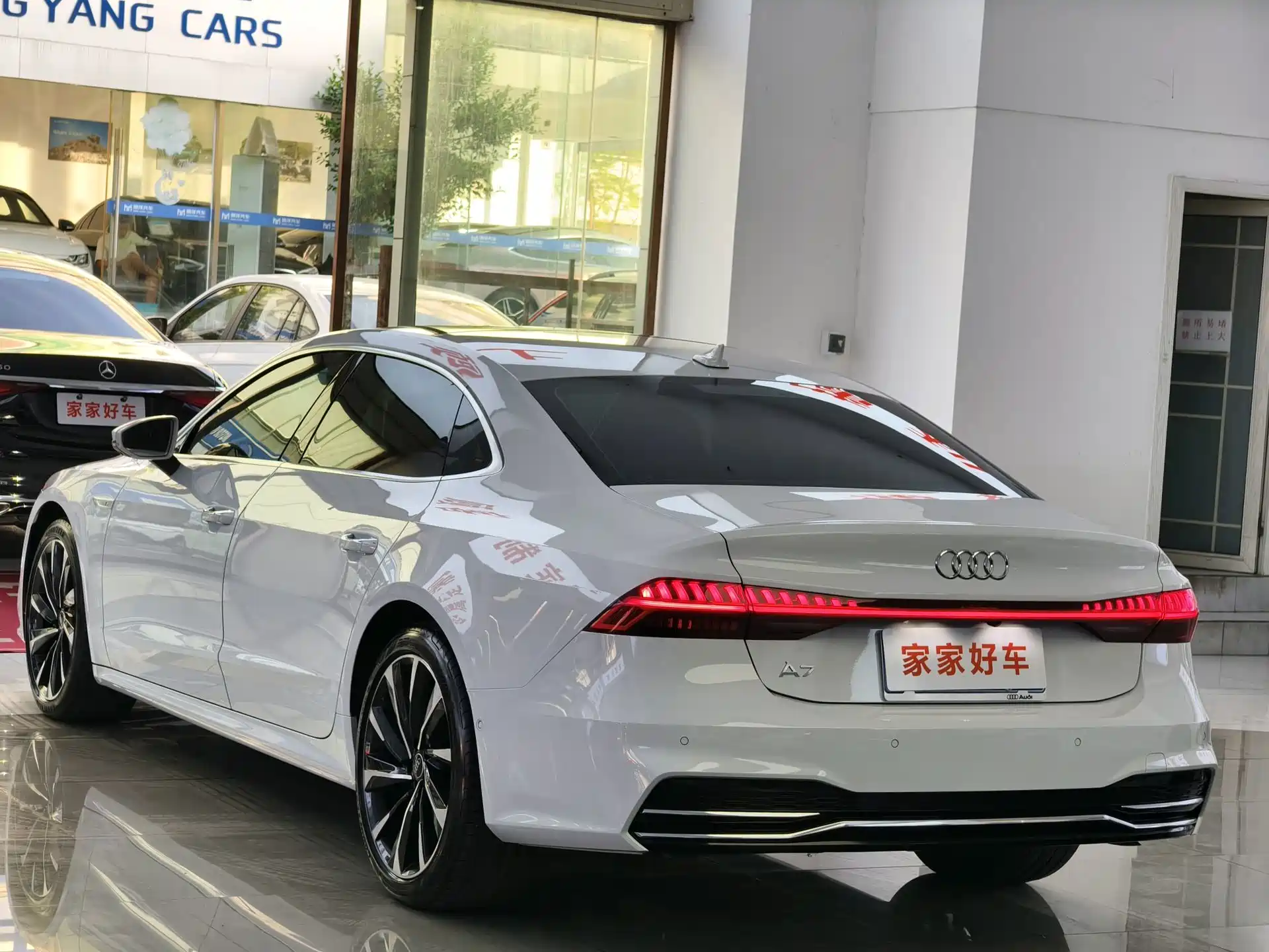 Фото 19 - Audi A7L