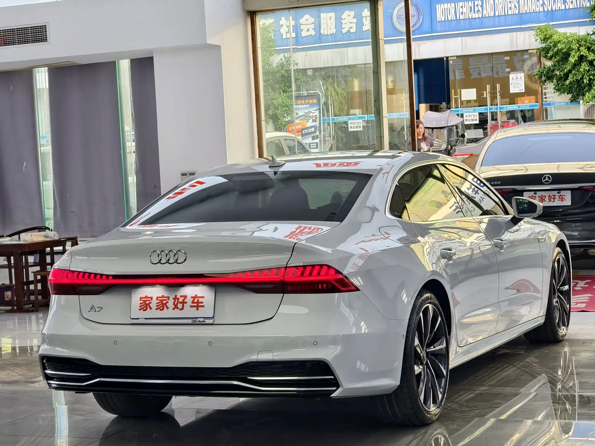 Фото 21 - Audi A7L