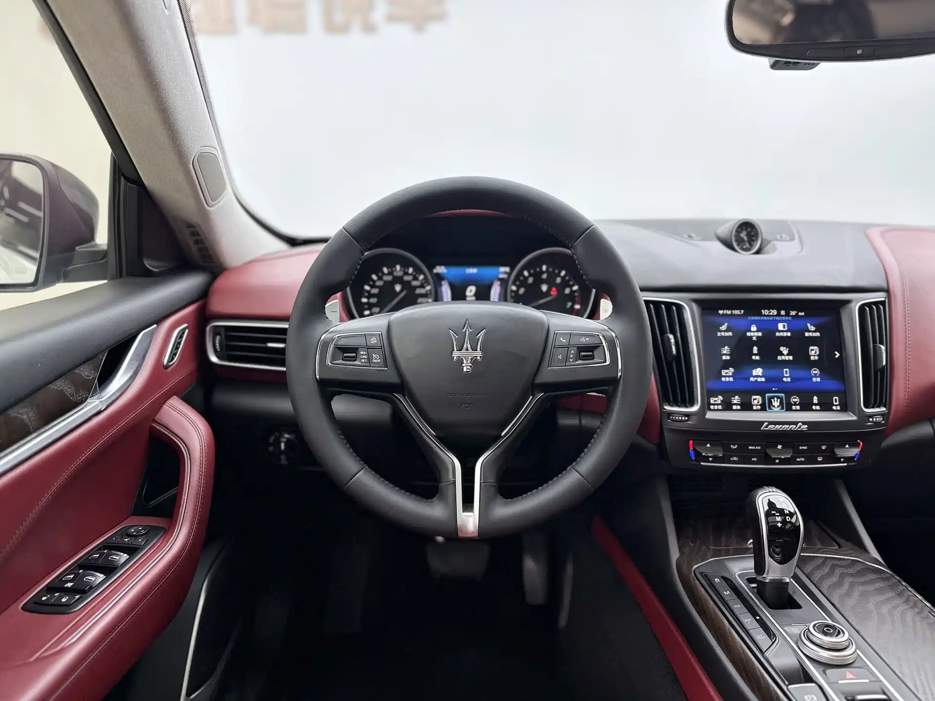 Фото 7 - Maserati Levante