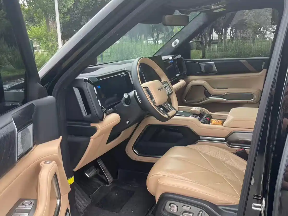 Fang Cheng Bao Leopard 8 2025 Zhiyong Flagship 7-Seater фото 5