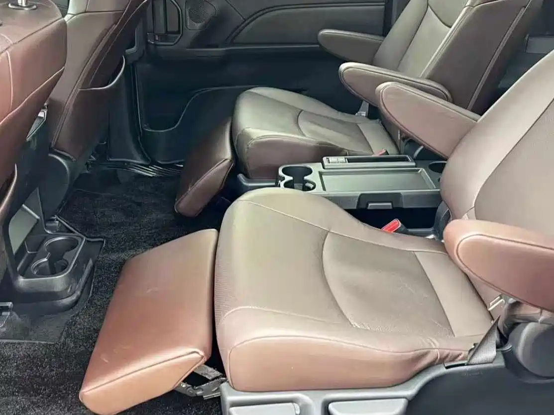Toyota Granvia 2024 2.5L Hybrid Premium PLUS 4WD Edition фото 10