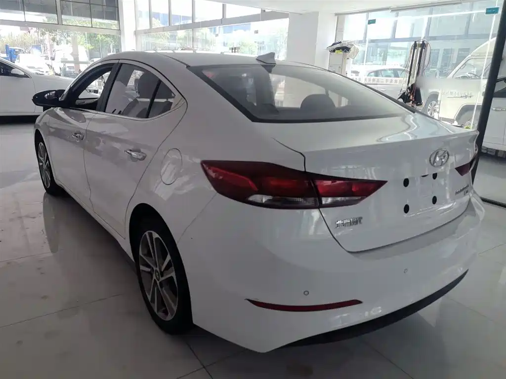 Hyundai Elantra 2016 Model 1.6L Automatic Smart Elite фото 5