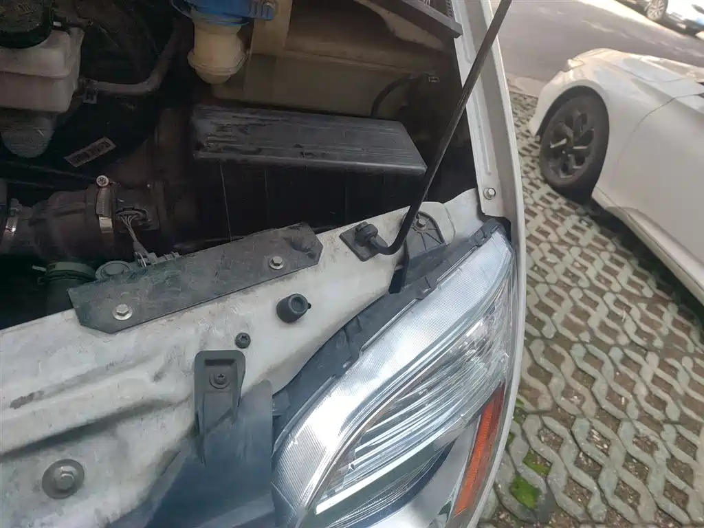 SAIC Maxus Xintu V80 2019 Model 2.5T Classic 6-speed manual Aoyuntong short wheelbase medium roof 5/6-seater фото 22