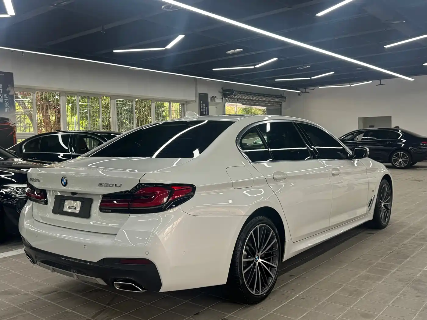 BMW 5 Series 2022 530Li Leading M Sport Package фото 5