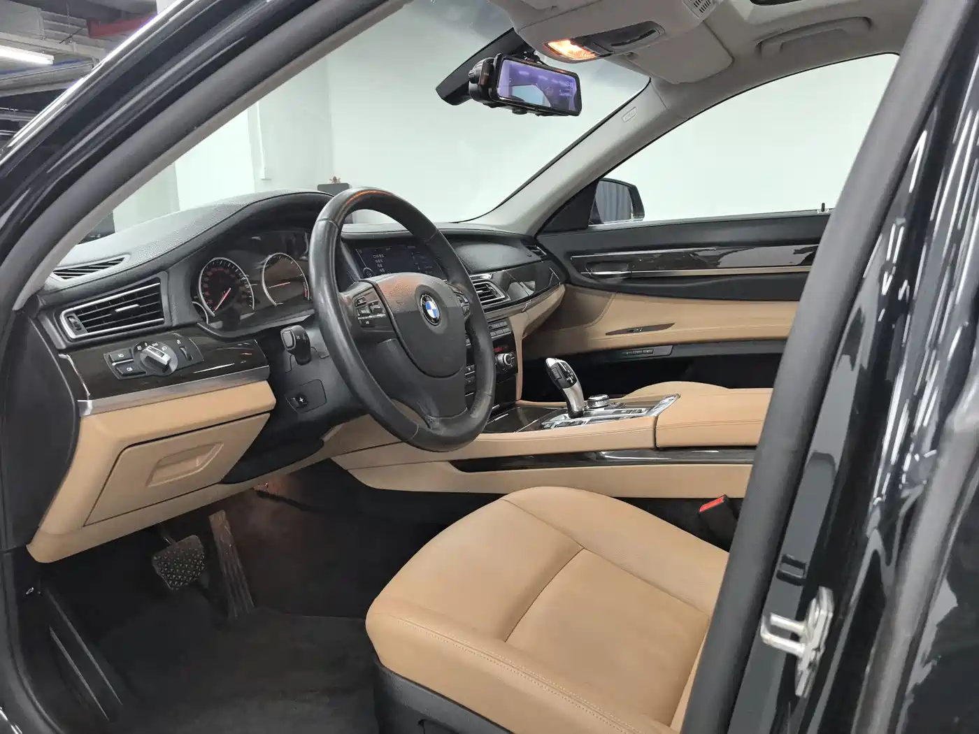 BMW 7 Series 2011 730Li Elegance фото 4