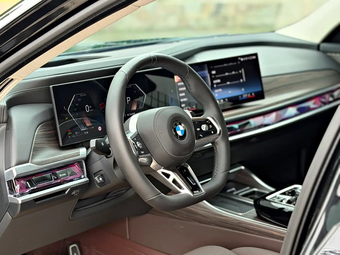 BMW 7 Series 2023 Model 740Li Leading M Sport Package фото 4