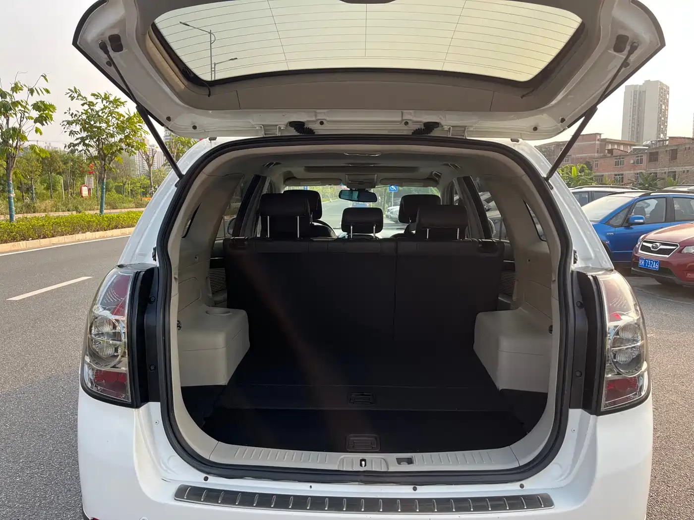 Chevrolet Captiva 2012 Model 2.4L 2WD Urban Edition 5-Seater фото 14