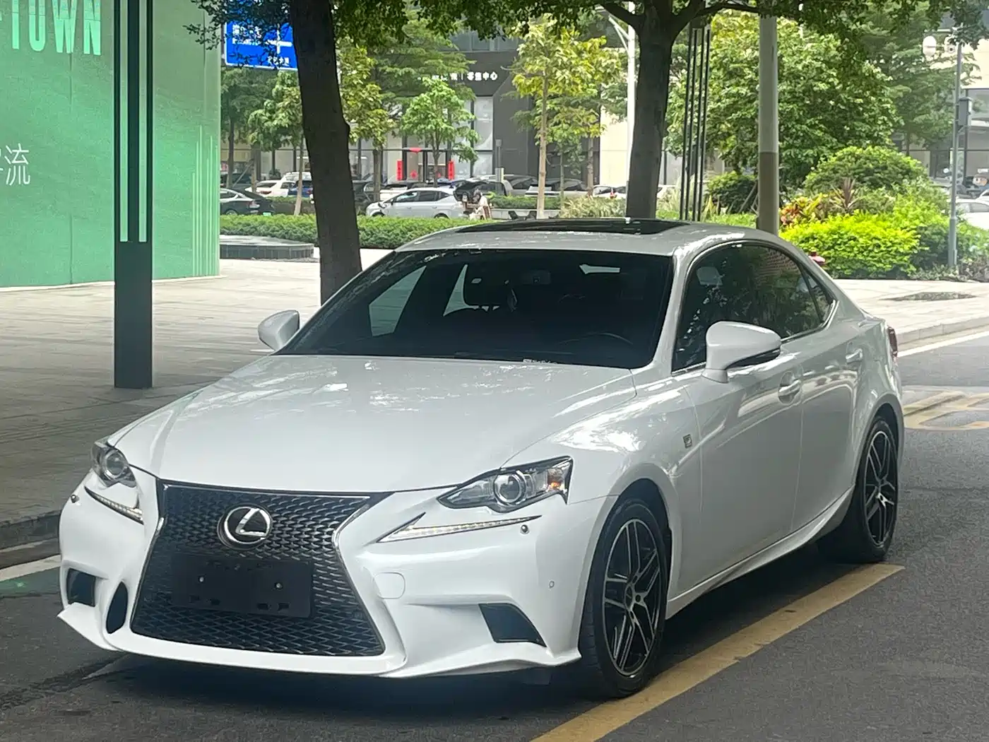 LEXUS IS