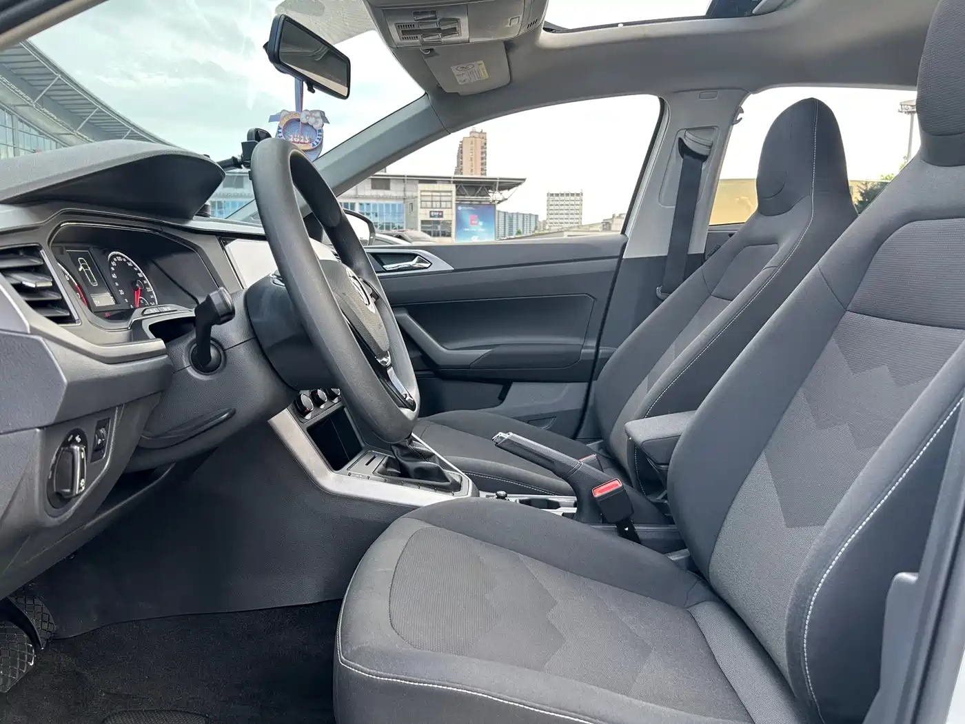 Volkswagen Polo 2019 Plus 1.5L Automatic Panorama Enjoyment Edition фото 6