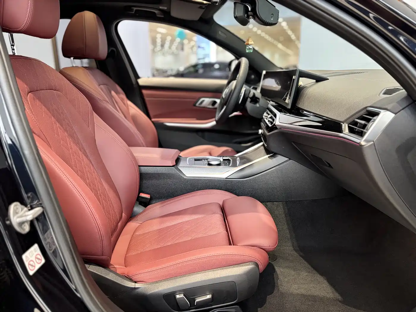 BMW 3 Series 2023 325i M Sport Black Night Package фото 16