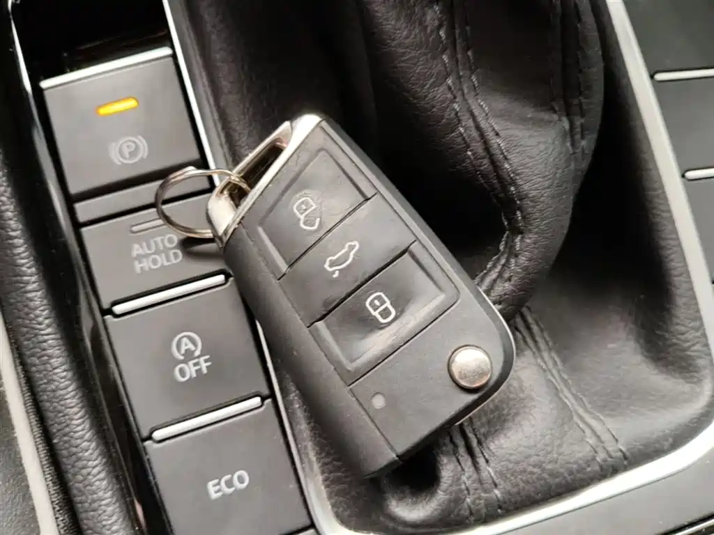 Volkswagen Sagitar 2023 300TSI DSG Surpassing Edition фото 9