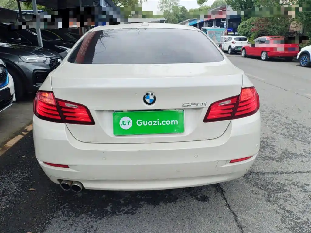 BMW 5 Series (Import) 2014 520i Classic фото 4