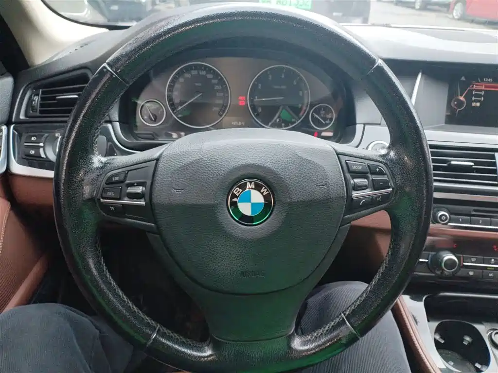 BMW 5 Series (Import) 2014 520i Classic фото 7