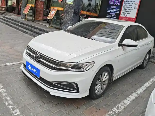 VOLKSWAGEN BORA