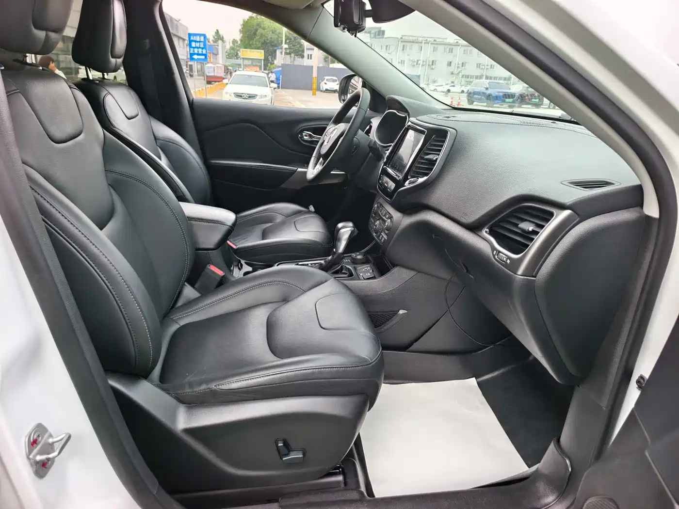 Jeep Cherokee 2020 2019 2.0T 4WD Exploration Edition + Autonomous Driving Package China VI
