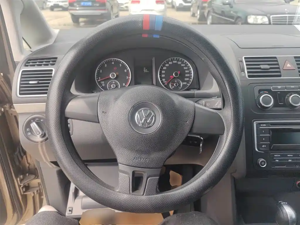 Volkswagen Touran 2015 1.4T DSG Comfort Edition 5-seater фото 7