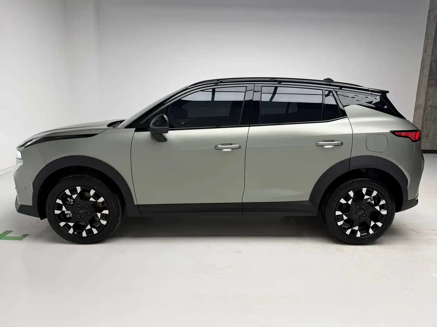 Lynk & Co 06 2026 Relive 1.5T Ultra фото 9