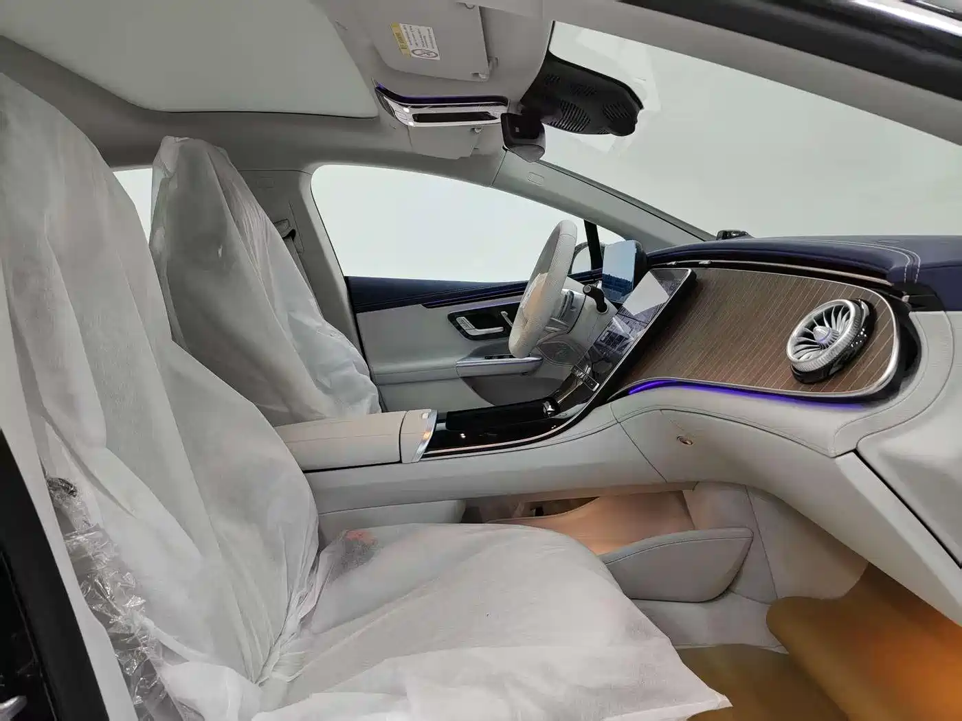 Mercedes-Benz EQE 2025 500 4MATIC Pioneer фото 18