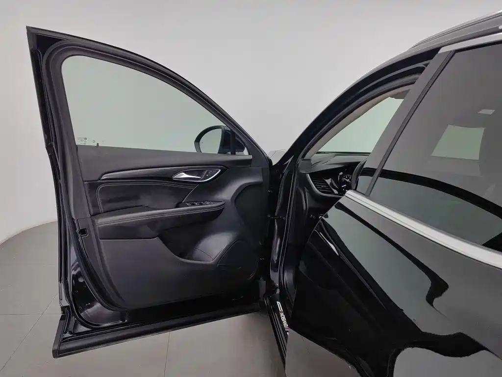 Photo 8 - Buick Envision S