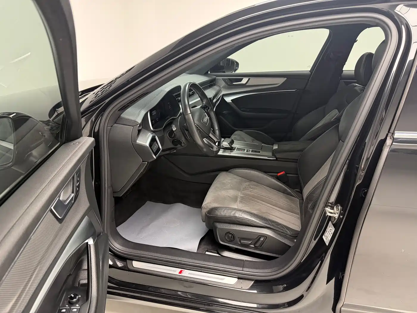 Audi A6L New Energy 2020 55 TFSI e quattro фото 14