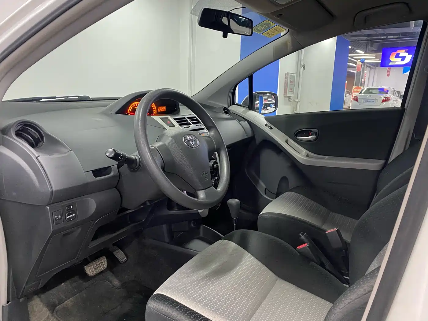 Toyota Yaris 2012 2011 1.6GS Auto Sharp Edition