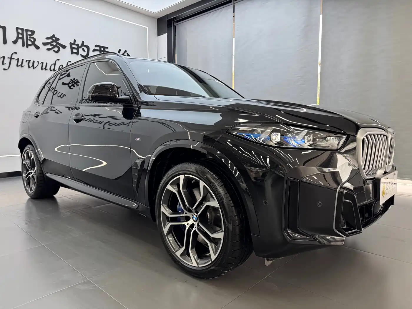 BMW X5 2026 xDrive 40Li M Sport Night Edition Package фото 3