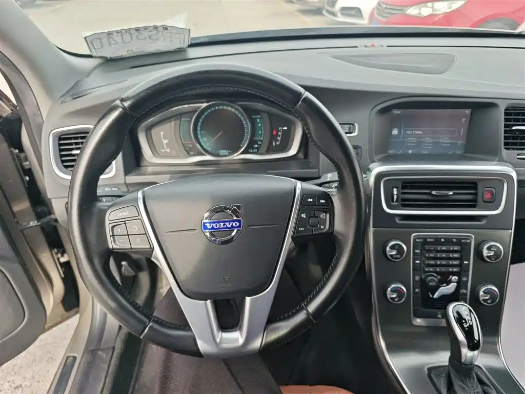 Фото 11 - Volvo S60